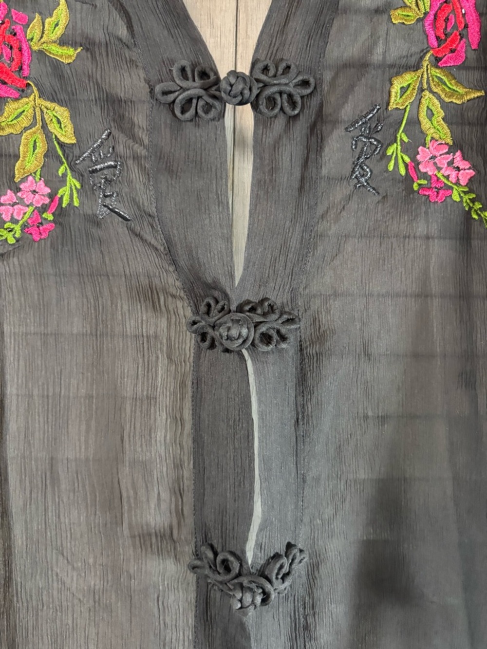 Carole Little Women’s Silk Sheer Embroidered Blouse Size 16 Black Floral Boho - Picture 3 of 10